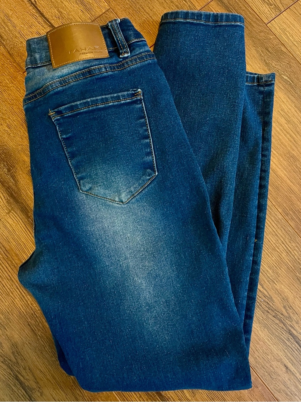 Tahari Cropped Jeans